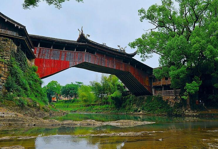 泰顺醉美古廊桥、红枫古道、胡氏大院、仕水碇步1日游