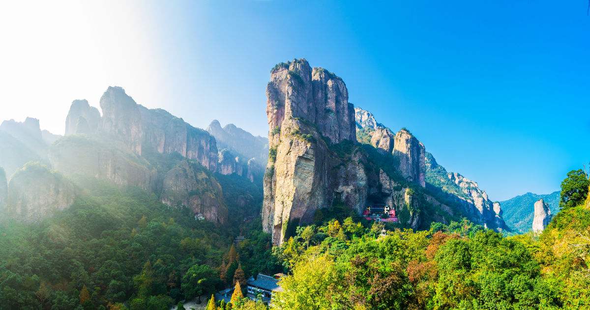 【赏枫】温州雁荡山.红枫古道.楠溪江竹筏飘流.土豪宴五日