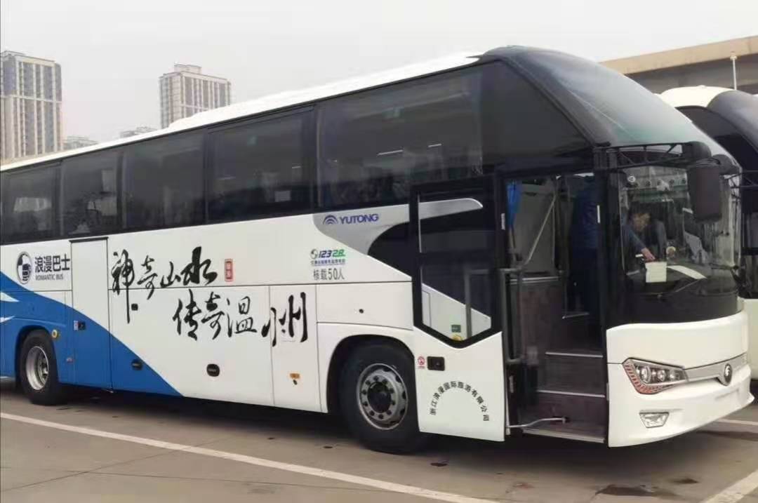 50座大巴车